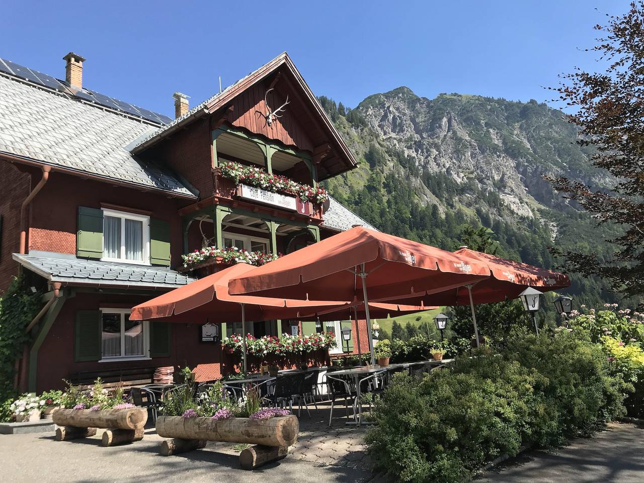 Café Pension "Zum Jäger" **Superior in Sonntag, Lechquellengebirge