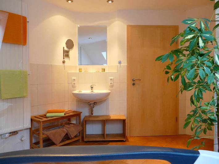 Ferienwohnung für 2 Personen, mit Balkon und Whirlpool sowie Terrasse und Garten in Diemelstadt - 2