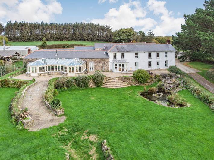 Tregoninny Vineyard and Woodland Farmhouse in Cornwall