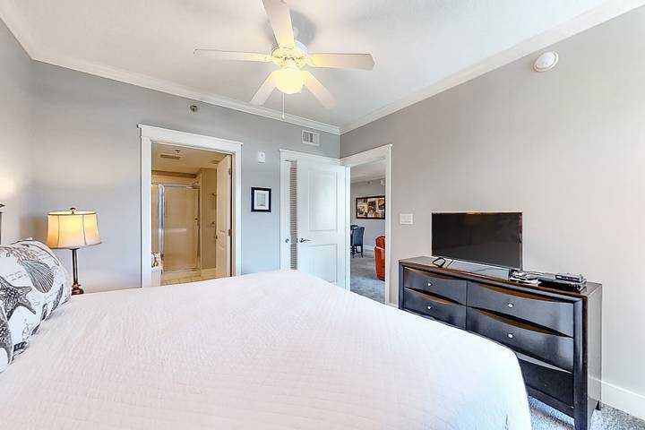 Vacation apartment for 8 people, with hot tub and balcony as well as pool the Florida Panhandle