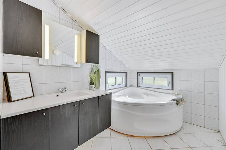 Ferieudlejning for 6 personer, med sauna og terrasse, husdyr tilladt i Bork Havn