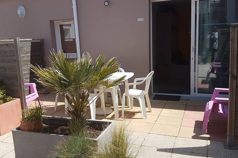 Gite 4 personnes vue patio in Les Sables-d'Olonne, Vendée