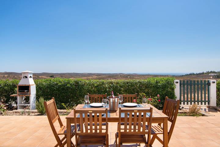 Villa for 6 people, with yard in Algarve