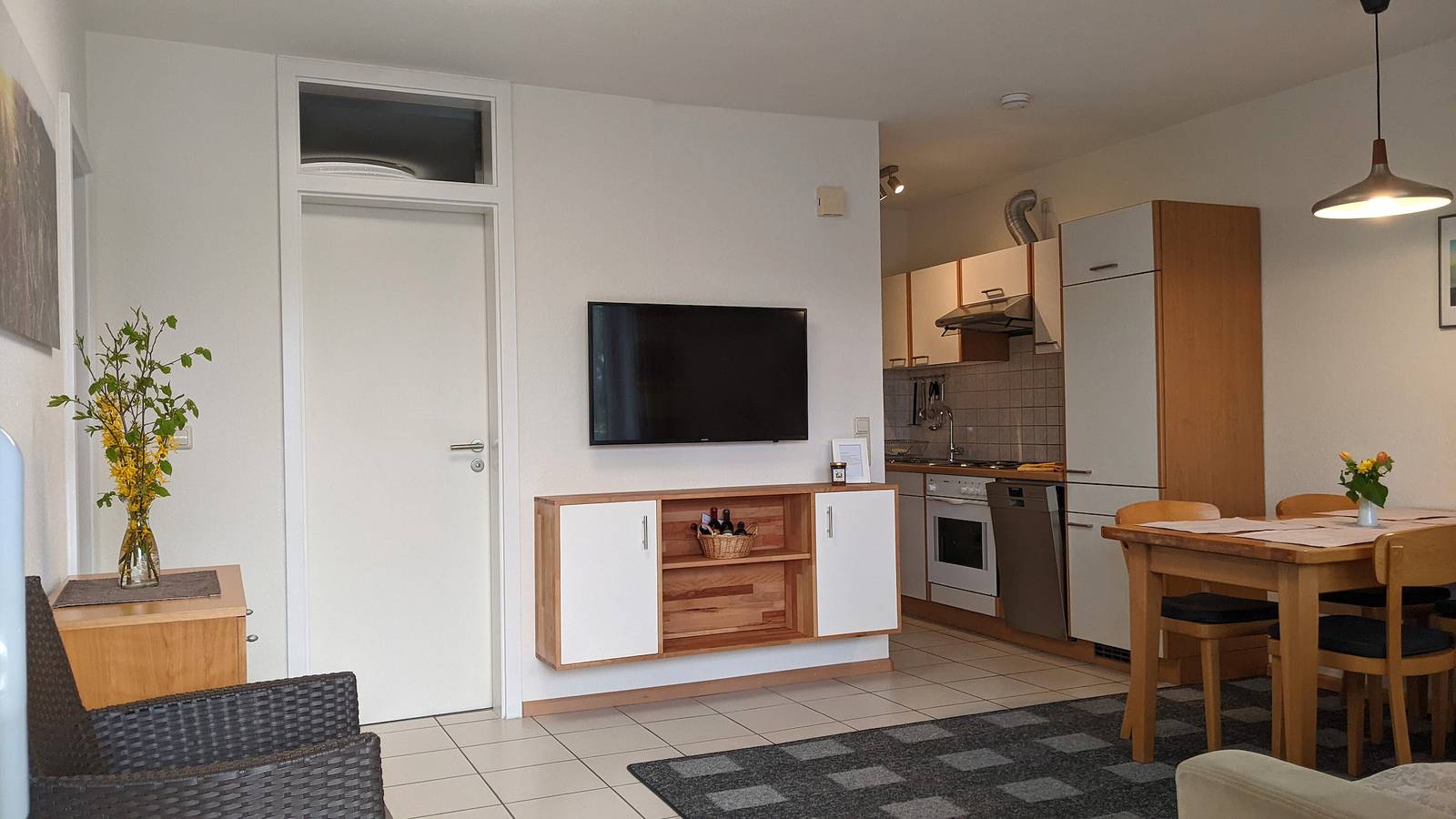 Entire apartment, Holiday Apartment '2, 55 sqm' with Mountain View, Wi-Fi and Air Conditioning in Waltershofen, Freiburg