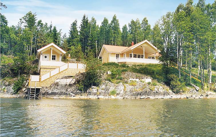 Ferienhaus für 8 Personen, mit Terrasse und Sauna sowie Seeblick in Schweden