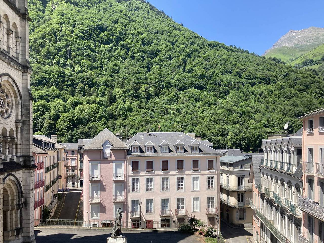 Entire studio, Cozy studio for 4 near thermal baths with Wifi in Cauterets in Cauterets, Pyrenees National Park