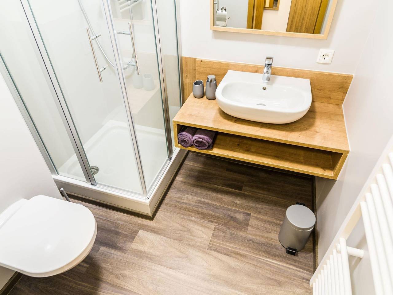 Weingut - Gästehaus Völcker - Doppelzimmer, Dusche, Wc, straßenseitig in Neustadt an der Weinstraße, Pfälzer Rheinebene