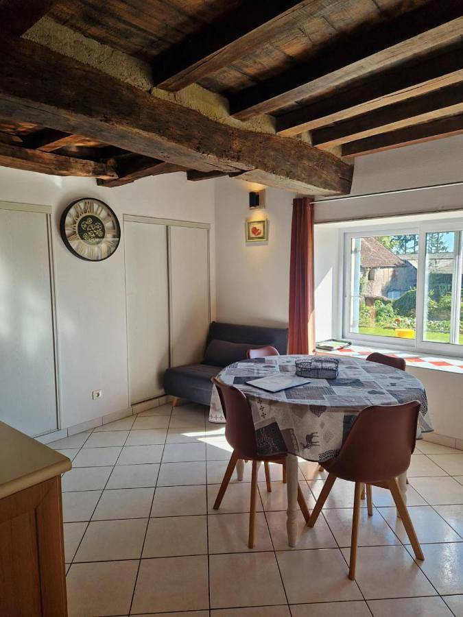 Gîte pour 5 personnes, avec jardin ainsi que terrasse et vue à Martigny-le-Comte - 4