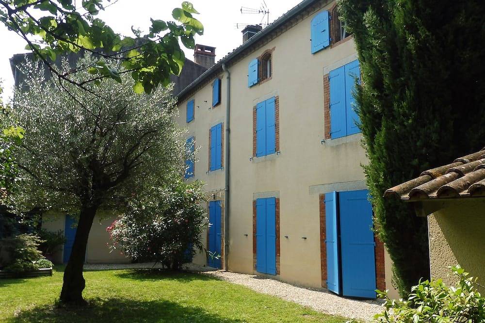 Grande maison de 300 m2 au pied de la Montagne Noire. in Labruguière, Région de Castres