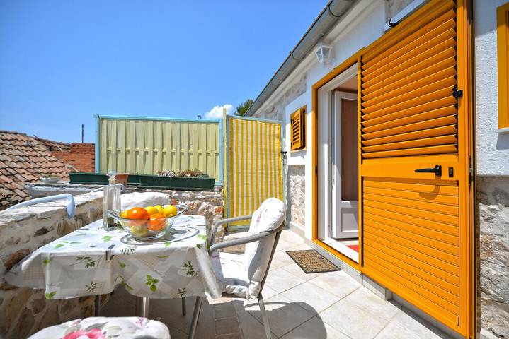 Ferienwohnung für 3 Personen, mit Terrasse, mit Haustier auf Murter