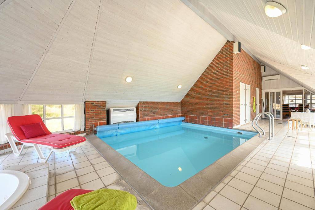 Geräumiges Poolhaus mit Whirlpool und Sauna mitten in den Dünen von Vedersø Klit ganz nahe an der Nordsee in Ulfborg, Holstebro und Umgebung