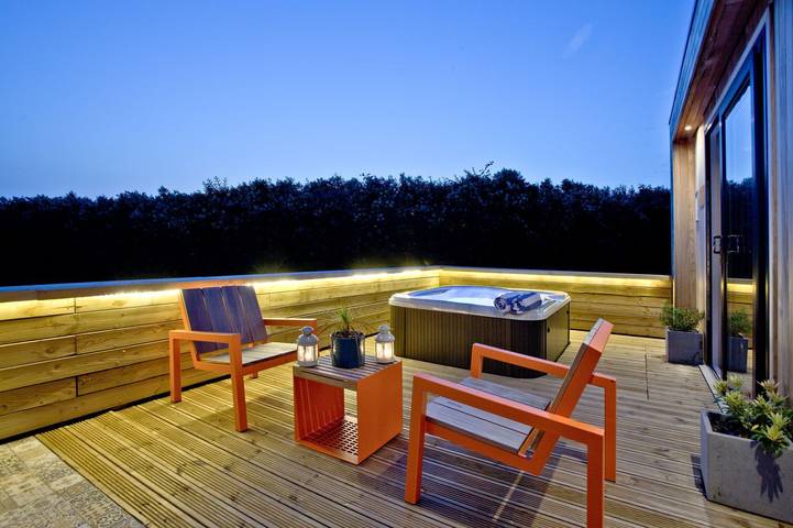Lodge for 2 people, with Hot tub and Garden in Cheddar