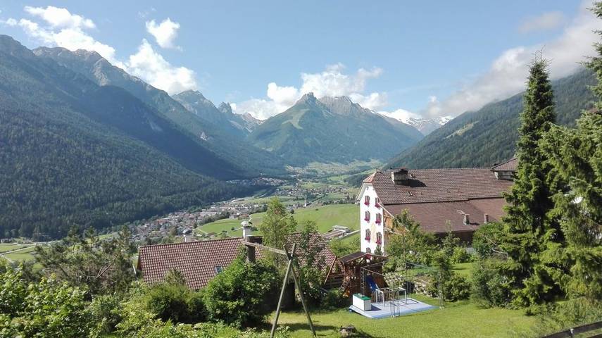 Maison d’hôte pour 4 personnes, avec jardin et sauna ainsi que vue et piscine, animaux acceptés à Telfes im Stubai