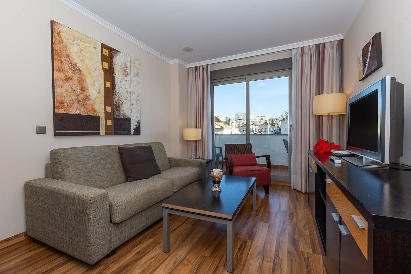 Entire apartment, Holiday Apartment "Luxury Apartment 100 m Beach" with Pool, Private Terrace & Wi-Fi in Benalmádena Costa, Benalmádena