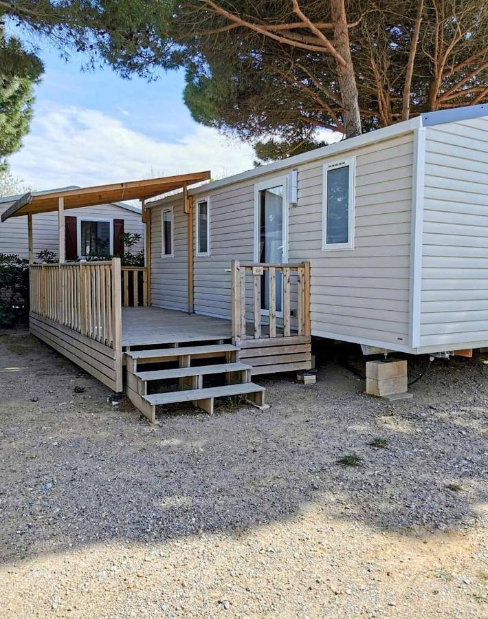 Camping voor 6 personen, with Whirlpool and Terras as well as Kinderzwembad and Zwembad in Narbonne Plage