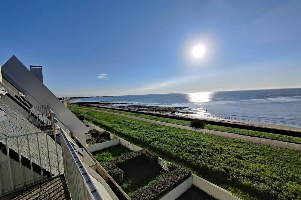 Entire apartment, Magnificent sea view, direct access to the beach. 4-person apartment in Damgan, Côte des Mégalithes