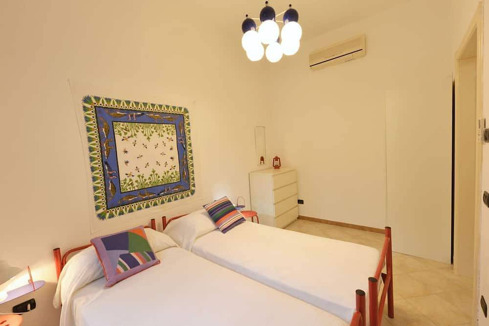 Alleinstehendes Ferienhaus mit Klimaanlage, privatem Pool, W-Lan, Tv, Innenhof, Haustiere erlaubt in Floridia, Syrakus Provinz