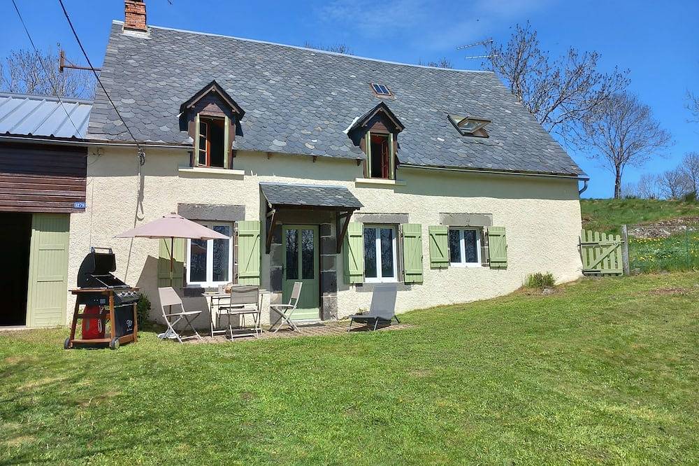 1802 Auvergne house in Saint-Donat, Volcans d'Auvergne Regional Nature Park