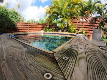 Gîte pour 7 personnes, avec piscine ainsi que terrasse et jardin en Guadeloupe