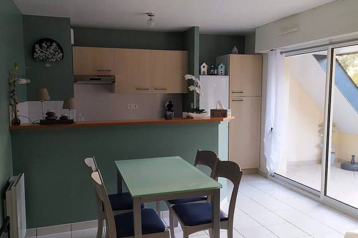 Appartement de vacances pour 4 personnes, avec piscine ainsi que jardin et balcon