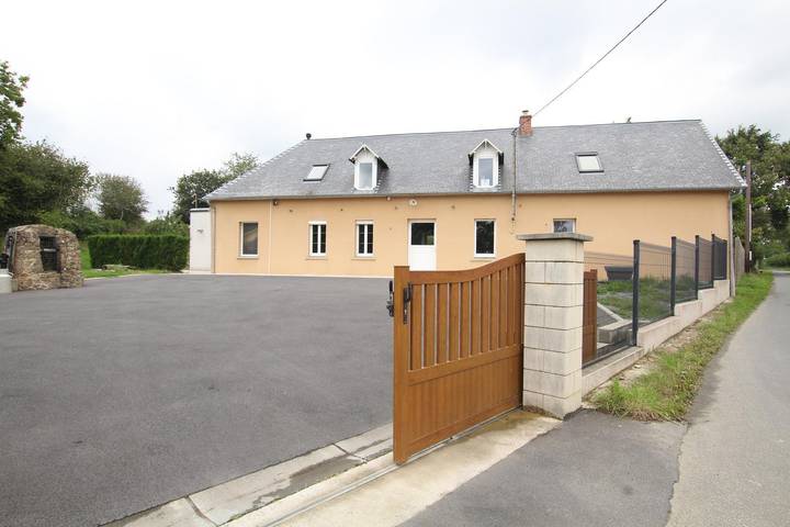 Gîte pour 13 personnes, avec Jacuzzi et Terrasse ainsi que Jardin et Piscine dans la Manche - 2