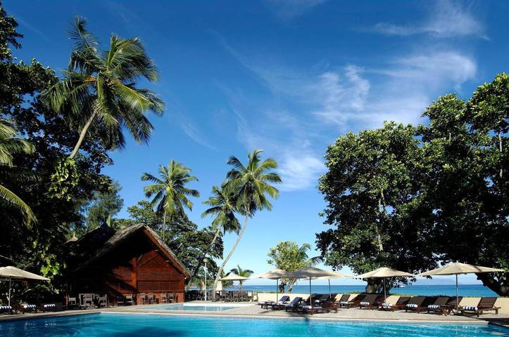 Station pour 3 personnes, avec vue et bassin pour enfant ainsi que piscine et jardin dans Beau Vallon - 4