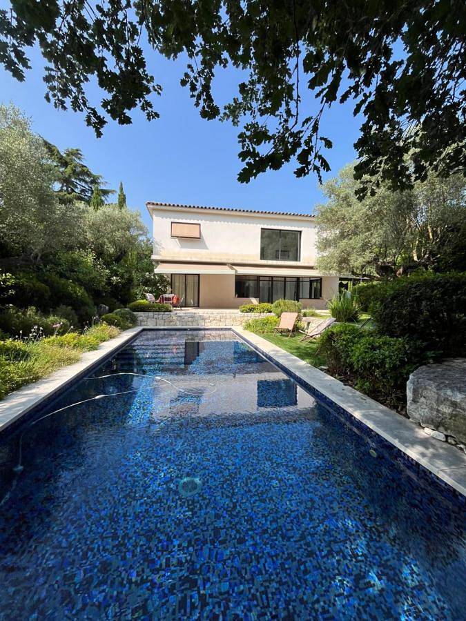 990 Riviera in Roquefort-les-Pins, Côte méditerranéenne (France)