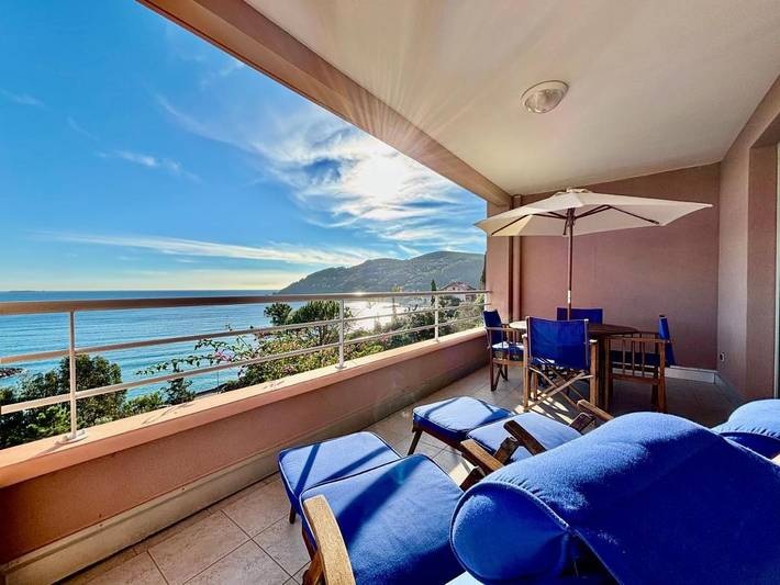 Vakantiehuis voor 2 personen, with zwembad and uitzicht as well as terras in Théoule-sur-Mer