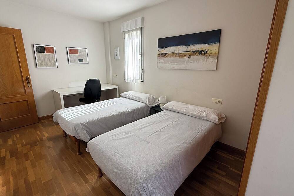 Grande Maison Avec Jardin à 10 Minutes du Centre-ville de Pampelune. Idéal! in Barañain, Navarra Province