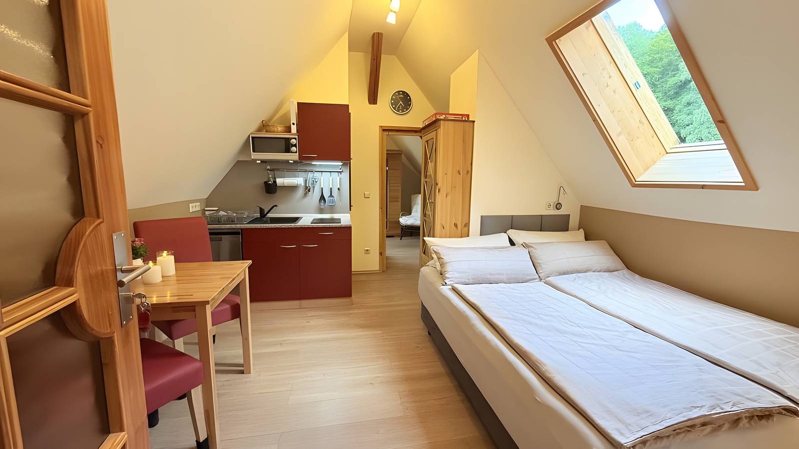 Ganzes Studio, Studio 'Tannenwipfel, 40qm' mit Bergblick, privatem Garten und Wlan in Enzklösterle, Nordschwarzwald