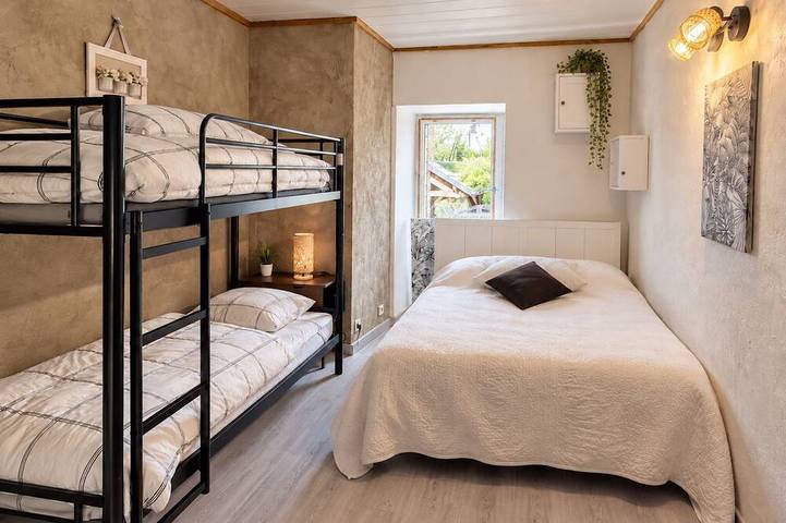 In the heart of Sancy: a vacation rental with a fireplace, a large garden, and mountain views in Chastreix, Volcans d'Auvergne Regional Nature Park