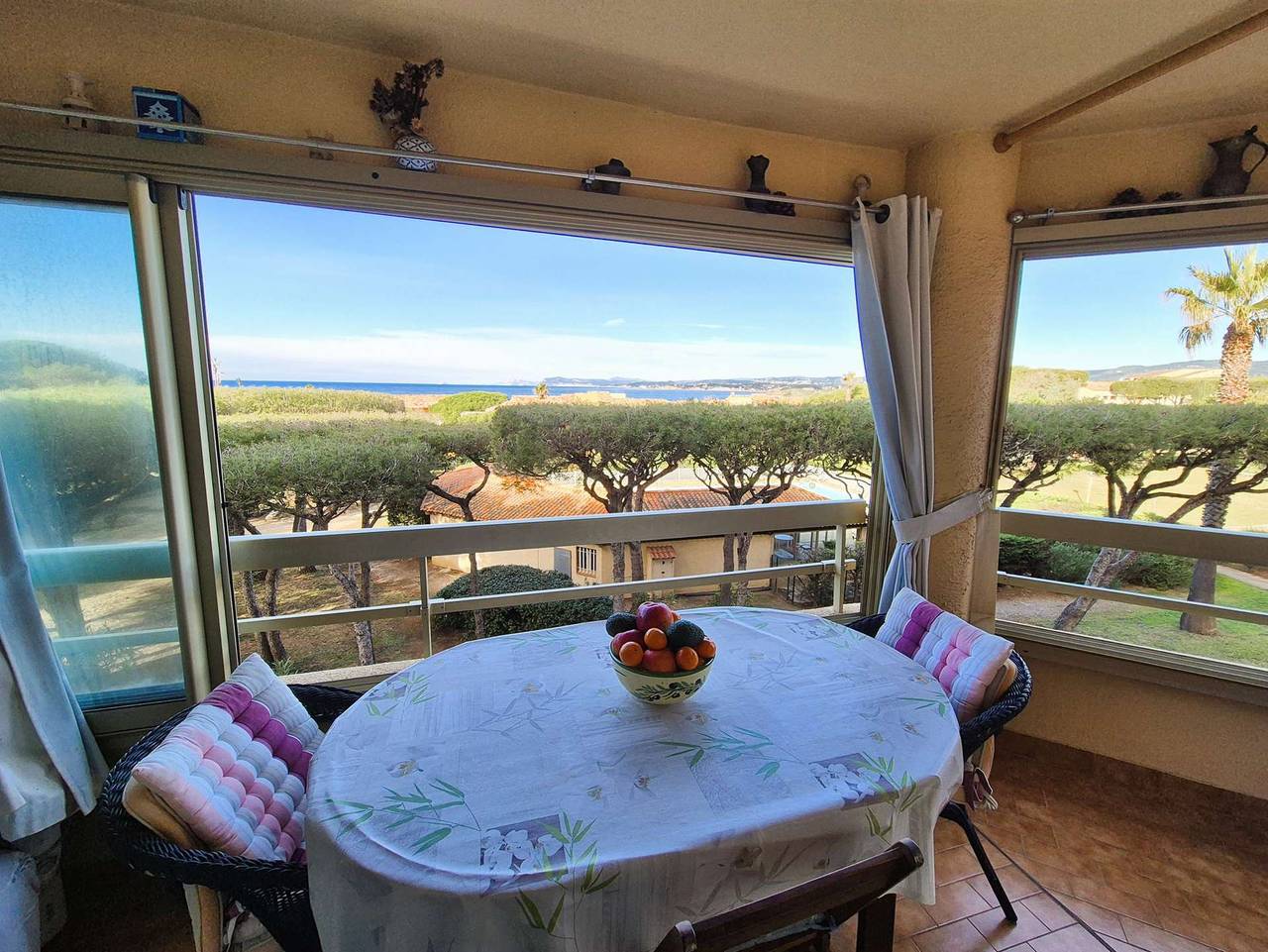 Ganze Ferienwohnung, Ferienwohnung für 4 Personen mit Balkon in La Coudoulière, Six-Fours les Plages