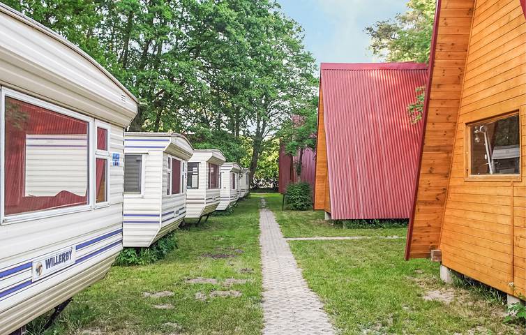 Ferienhaus für 4 Personen mit Terrasse in Granica Łazy, Jezioro Jamno