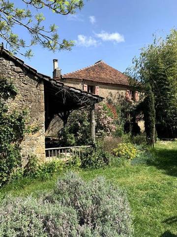 Gîte pour 6 personnes, avec vue ainsi que jardin et terrasse à Armous-et-Cau