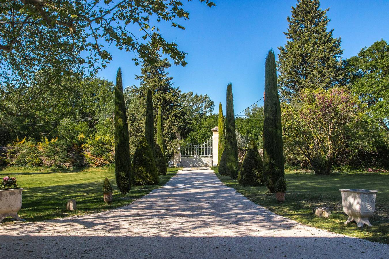 Stunning farmhouse with heated private pool in Provence in Pernes-les-Fontaines, Parque natural regional del Mont Ventoux