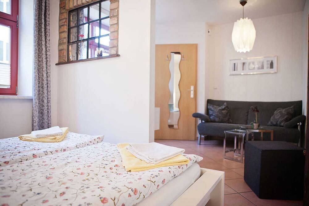 Ganze Wohnung, Ostwind 2 mit kl. Terrasse , Eg Langenstr. 41 - Gohr- Ferienwohnungen in Ozeaneum Stralsund, Stralsund