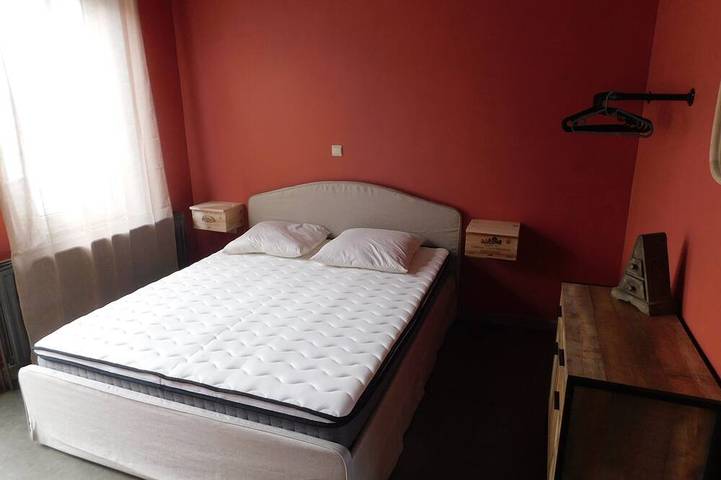 Ganze Wohnung, Studio nahe Bahnhof und Geschäften, für Einzelperson oder Paar in Limerlé, Gouvy