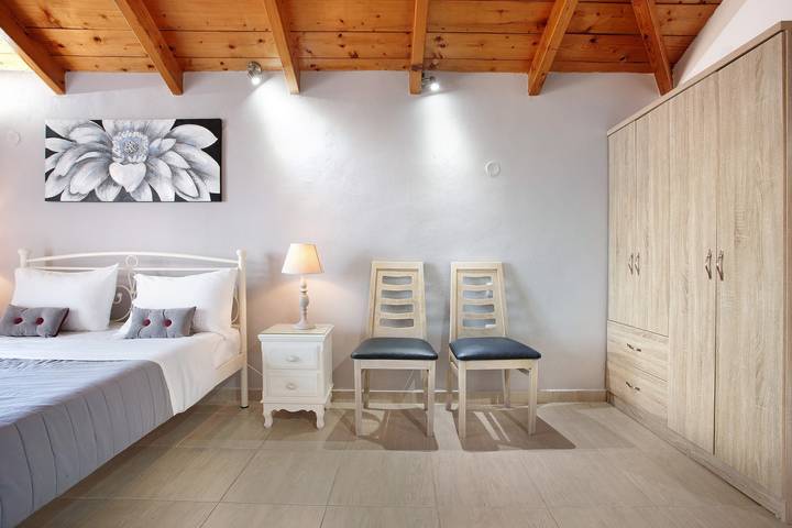 Entire studio, Studio "Yiannis" with Sea View, Shared Garden & Wi-Fi in Planos, Zakynthos
