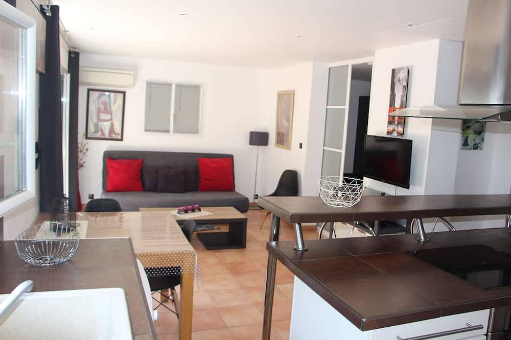 Gite in luxury house with air conditioning, private heated pool, housekeeping included. in La Cadière-d'Azur, Toulon region