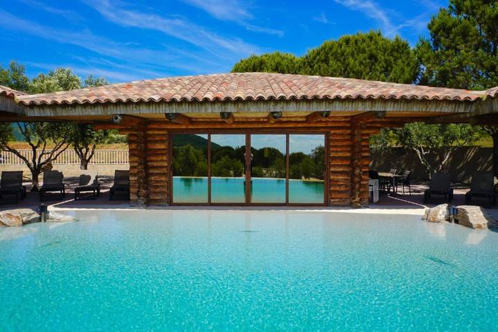 Gîte pour 6 personnes, avec jardin ainsi que piscine et vue à Pietracorbara