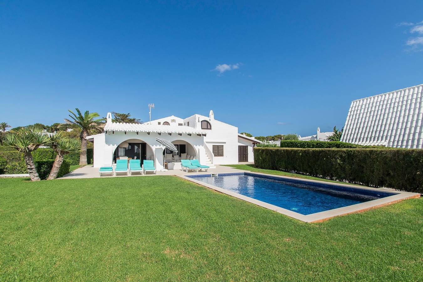 Impresionante villa Bini Andu con vistas al mar, Wi-Fi, jardín, terraza y piscina in Binibeca, Sant Lluís