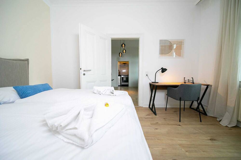 Entire apartment, Deluxe Apartment | Central | Fair 15Min  | Kitchen in Neuss, Düsseldorf region