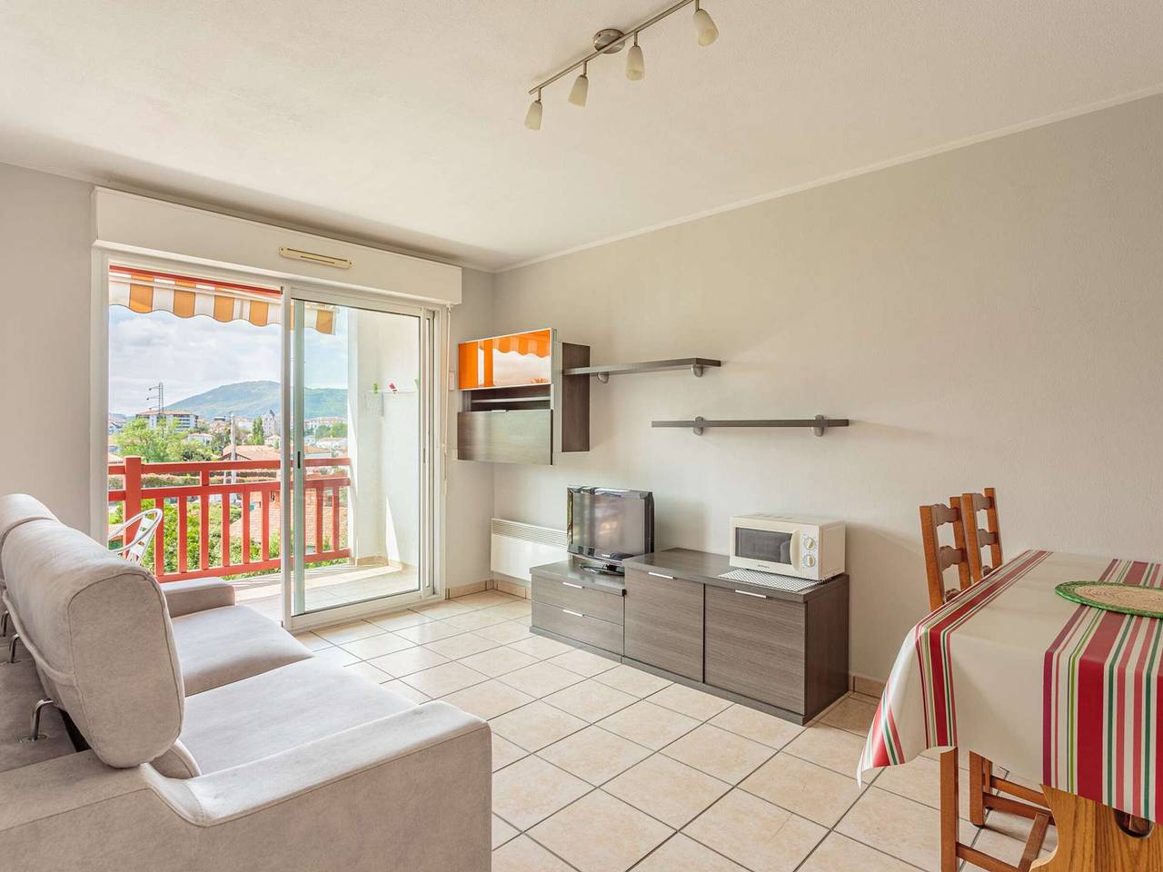 Apartamento entero, Apartamento con balcón y estacionamiento en Hendaya in Hendaya, Region de Bayona