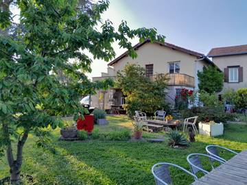 Gîte pour 6 personnes, avec terrasse et jacuzzi à Châtel-Guyon
