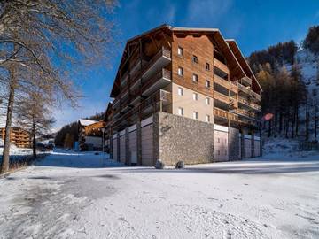 Gîte pour 5 personnes, avec piscine et balcon, adapté aux familles dans La Foux d'Allos