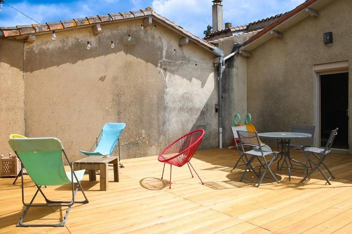 Location de vacances pour 4 personnes, avec Terrasse ainsi que Jardin et Vue à La Pommeraie-sur-Sèvre