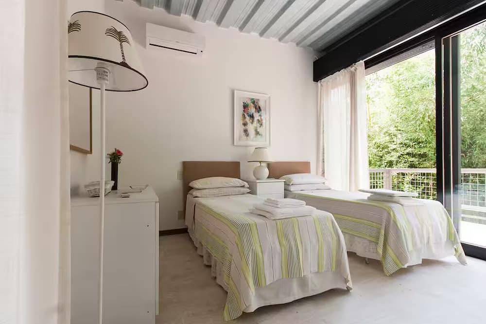 Architektonische / Minimal Villa in Forte dei Marmi, Rom Imperiale in Forte dei Marmi, Italienische Riviera