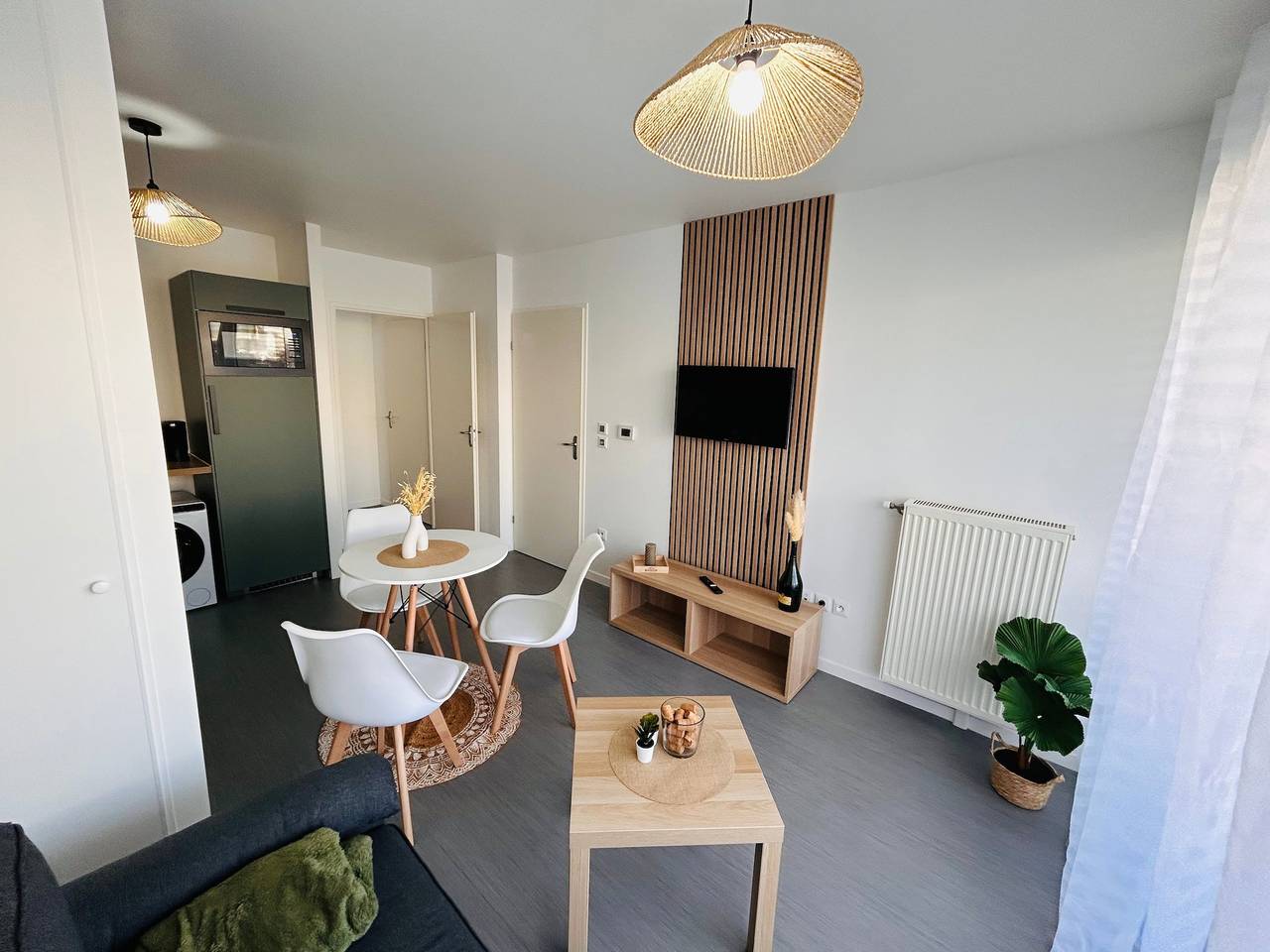 Appartement entier, La Suite Bezannes | Parking | Balcon in Bezannes, Marne
