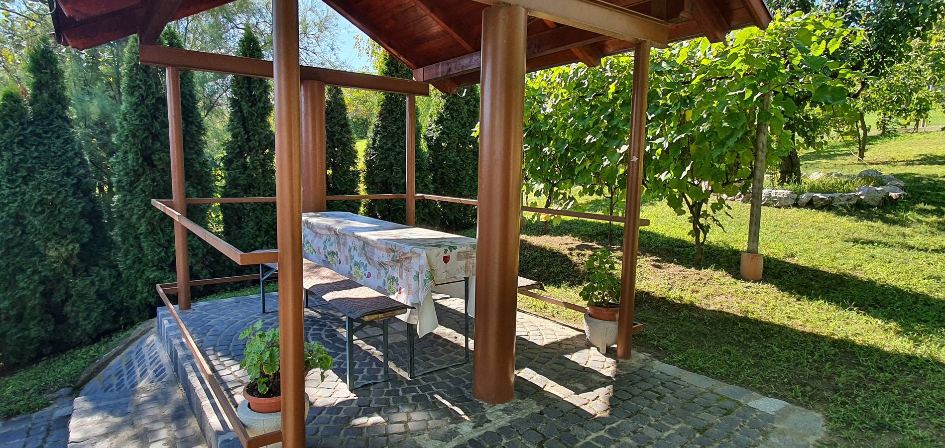 Casa vacacional con un hermoso panorama y un gran jardín  in Kőröshegy, Orilla sur del lago Balaton