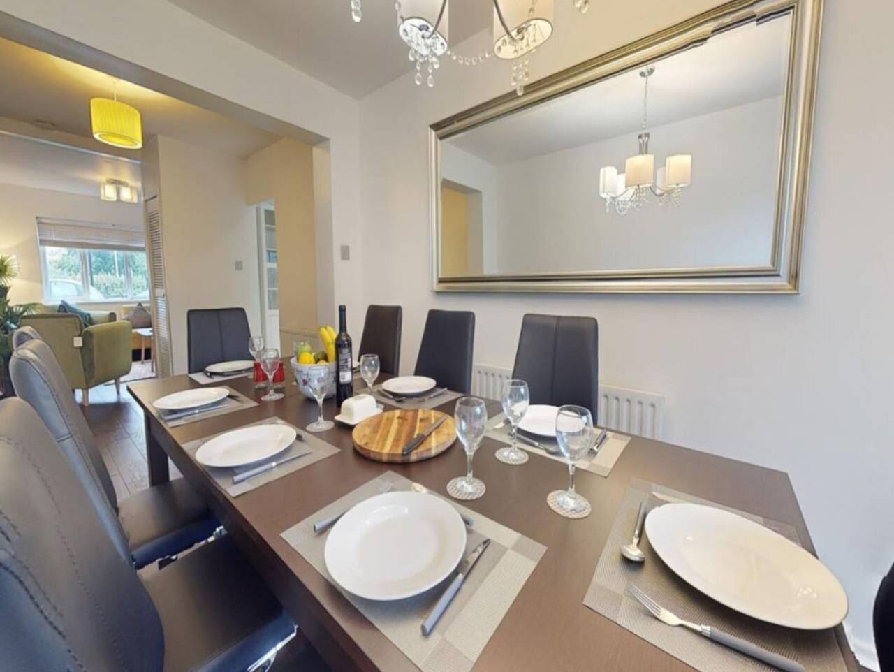 Parlaunt House - 3 bedroom with Free Parking in Slough, Berkshire